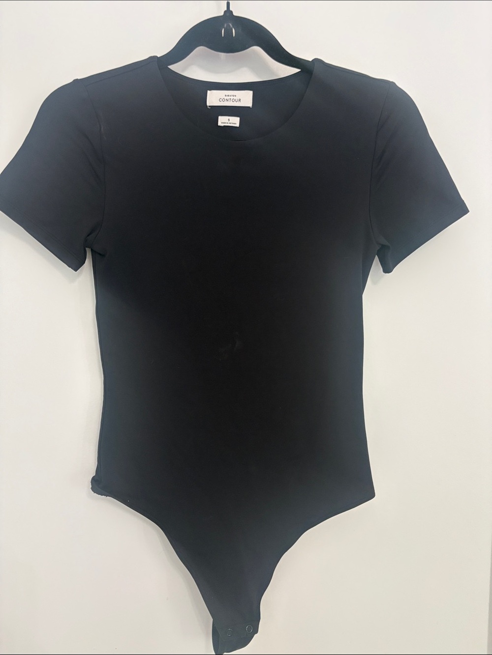 Aritzia Babaton Contour tshirt. Like new. Washed once. Size small